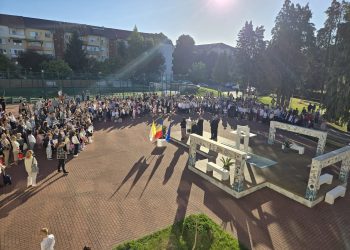 „Respectul ne va călăuzi”. Mesajul Episcopului Vasile Bizău la început de an școlar, în Baia Mare