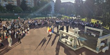 „Respectul ne va călăuzi”. Mesajul Episcopului Vasile Bizău la început de an școlar, în Baia Mare