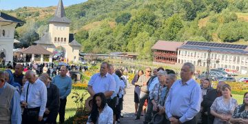Hram și sărbătoare la Mănăstirea Ruoaia. GALERIE FOTO