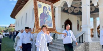 Sărbătoare în Dumbrăvița! Hramul Parohiei „Nașterea Maicii Domnului”