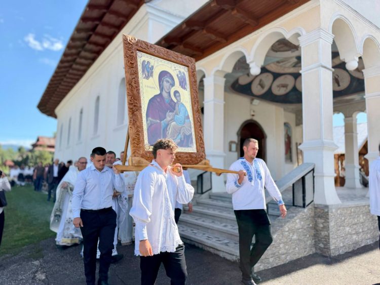 Sărbătoare în Dumbrăvița! Hramul Parohiei „Nașterea Maicii Domnului”