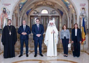 Înainte de a-i fi naș lui Alexandru Nazare și Maria Mihali, ministrul grec al Finanţelor s-a întâlnit cu Patriarhul Daniel