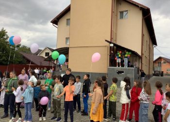„Ziua porților deschise” la Centrul de zi „Emanuel” din Sighetu Marmației, în cadrul aniversării a 30 de ani de la sfințirea Mănăstirii „Maica Îndurerată”