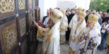 PS Iustin, episcopul Maramureșului și Sătmarului, prezent la sfințirea picturii unei biserici monumentale din Cluj-Napoca