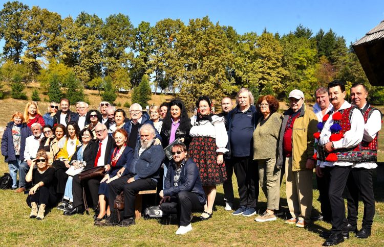 Poezia își celebrează laureații la Sighetu Marmației – Lista premiilor ediției a 53-a a Festivalului Internațional de Poezie