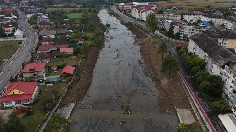 Digurile și barajele din Maramureș, luate la verificat – Ce zone cu risc de inundații au fost controlate