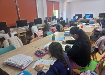 Educație, creativitate și prietenie la Centrul Multifuncțional Romanii
