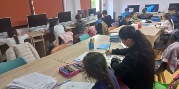 Educație, creativitate și prietenie la Centrul Multifuncțional Romanii