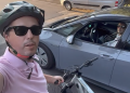 Să râdem sau să ne revoltăm? Pap Zsolt merge cu bicicleta, mașina Primăriei îl însoțește pentru un „concurs electoral”. Cine plătește pentru acest derapaj de imagine?