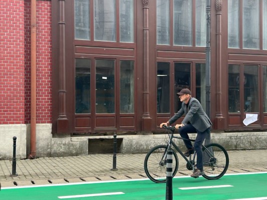 Pistele de biciclete din Baia Mare, amendate de Poliție. Primăria a primit o sancțiune de 21 de puncte-amendă