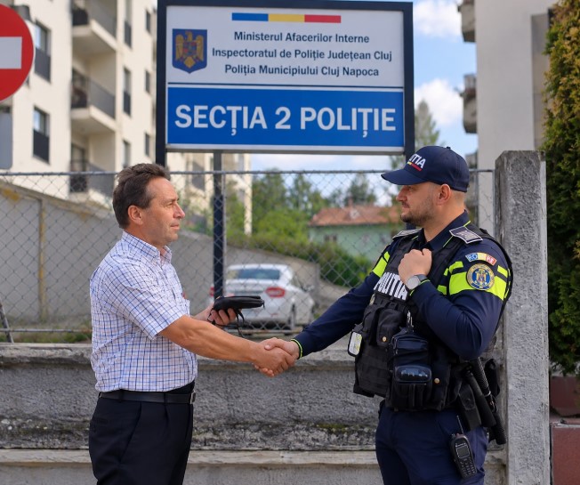 Și-a uitat 11.500 de euro într-un troleibuz. Gestul unui șofer din Cluj care merită tot respectul