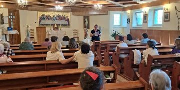 O nouă întâlnire a Reuniunii Mariane „Regina Cerului” la Parohia „Sfânta Cruce” din Baia Mare