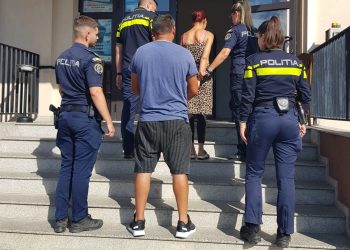 Părinți din Țicău acuzați că și-au agresat fiica de 17 ani – Tatăl, după gratii pentru 30 de zile