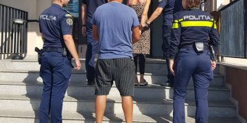 Părinți din Țicău acuzați că și-au agresat fiica de 17 ani – Tatăl, după gratii pentru 30 de zile