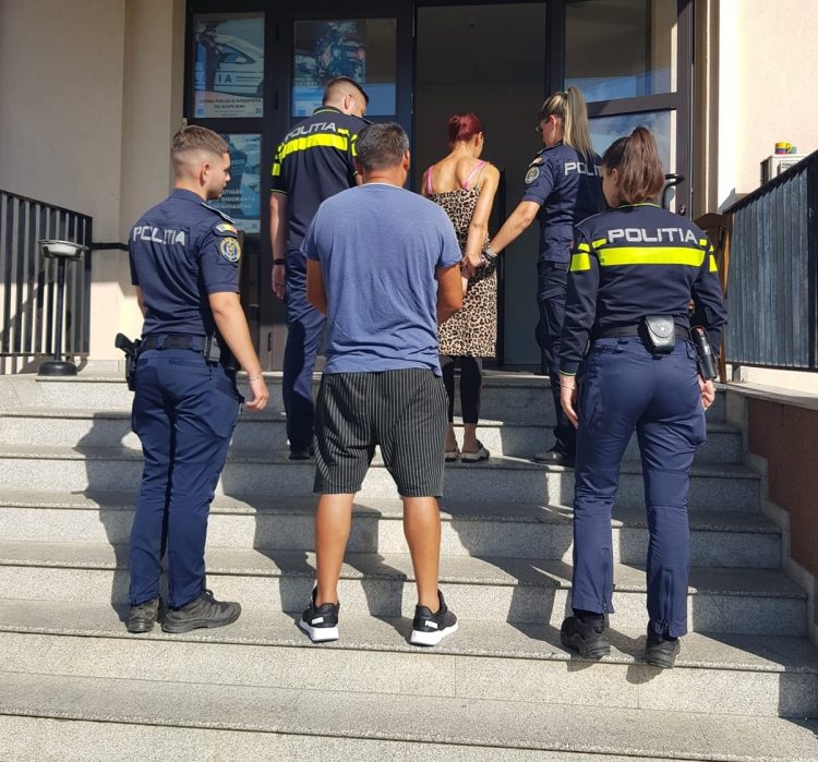 Părinți din Țicău acuzați că și-au agresat fiica de 17 ani – Tatăl, după gratii pentru 30 de zile