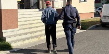 A intrat cu mașina într-un parapet și apoi într-un imobil – Șoferul din Cavnic avea 3,69 g/l alcool în sânge