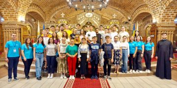 Tineri din Maramureș și Sătmar, reuniți la Izvoare în tabăra „Tradiție și Noutate”