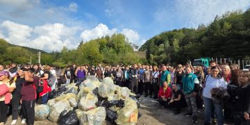 Mobilizare record în Maramureș la „Let’s Do It, Romania!” – Mii de voluntari au ieșit la ecologizare