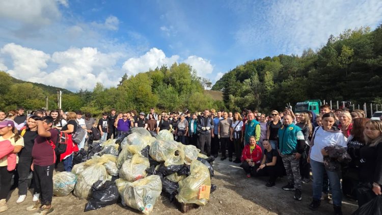 Mobilizare record în Maramureș la „Let’s Do It, Romania!” – Mii de voluntari au ieșit la ecologizare