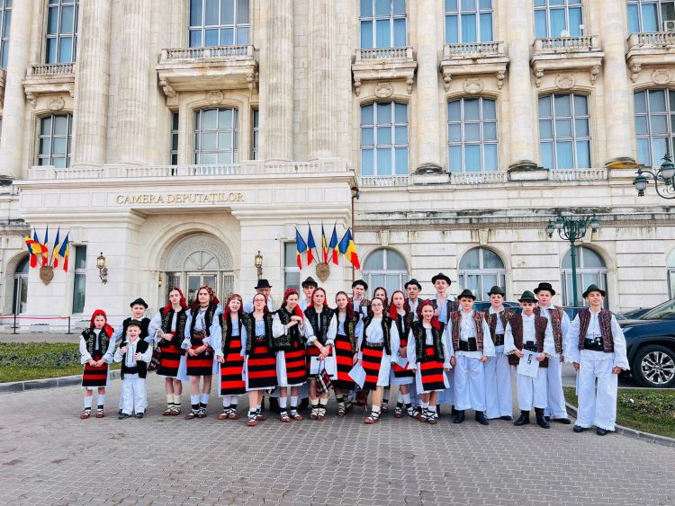 Ansamblul folcloric „Vișeu” din Vișeu de Sus, prezent la Ziua Satului Românesc de la Muzeul Satului din București