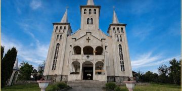 Hramul Bisericii „Nașterea Maicii Domnului” din Rona de Jos, pe 8 septembrie