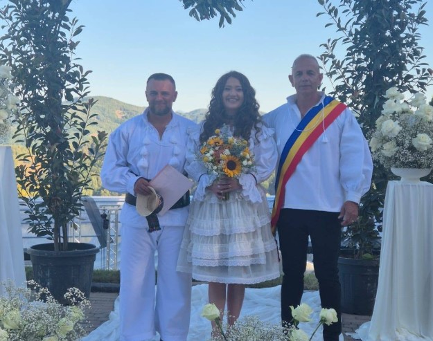 Cununie de poveste la Bârsana: Carmen Chindriș și Livius Lauruc și-au unit destinele