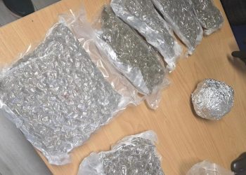 Dealul Groșului, scena unei tranzacții cu droguri – Un bărbat a fost prins cu 1,7 kg de canabis