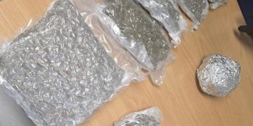 Dealul Groșului, scena unei tranzacții cu droguri – Un bărbat a fost prins cu 1,7 kg de canabis