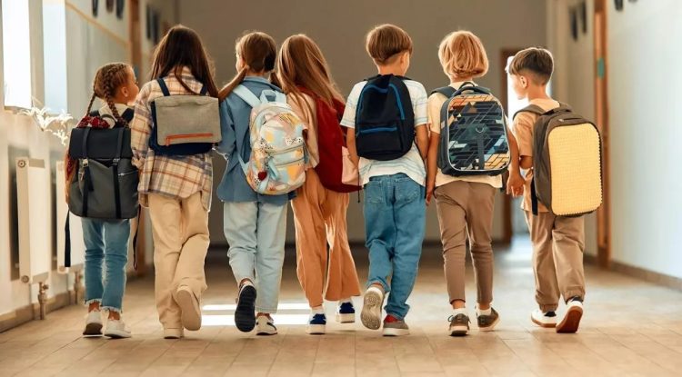 Aproape 3.000.000 de elevi şi preşcolari încep azi, 7 septembrie, noul an școlar – Schimbările majore cu care se vor confrunta
