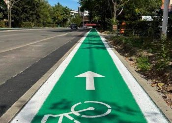 Serviciul Rutier Maramureș clarifică situația pistelor de biciclete: culoarea nu stabilește prioritatea. Primăria Baia Mare amendată în contextul problemelor constatate