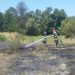 Două incendii de vegetație uscată, stinse de pompierii voluntari din Târgu Lăpuș și de localnici