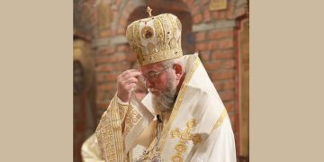 Preasfințitul Iustin îndeamnă la rugăciune pentru elevi și profesori, la începutul noului an școlar