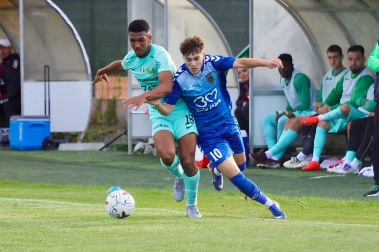 Fotbal. CS Minaur Baia Mare urcă pe primul loc în Liga a 3-a după victoria de la Cluj