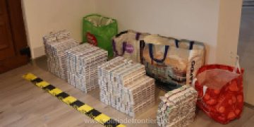 Percheziții în Maramureș – Peste 23.000 de țigarete, în valoare de 22.000 de lei, descoperite de polițiști