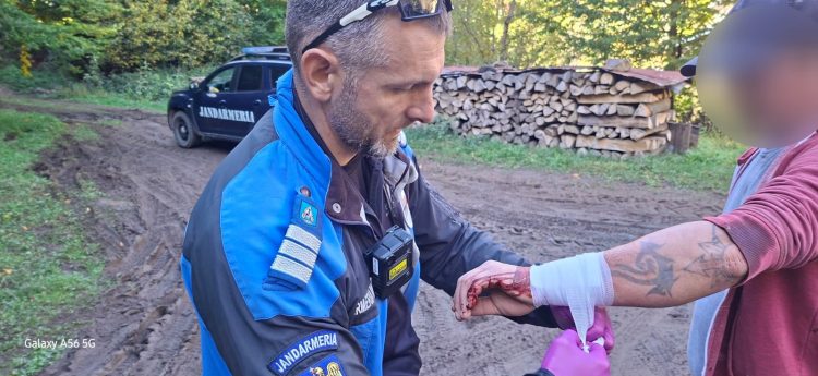 Bărbat atacat și mușcat de un câine în timp ce culegea ciuperci, în zona Valea Albă