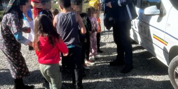 Tineri din Sarasău, față în față cu polițiștii – Discuții despre droguri, bullying și delincvență