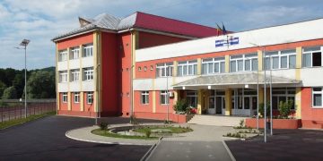 Elevii, la liceu sau în arest? Reclamații privind strictețea conducerii Liceului Teoretic „Petru Rareș” din Târgu Lăpuș