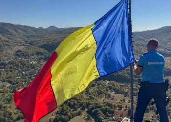 23 de ani de Jandarmerie Montană în Maramureș – Drapelul național, arborat la Pietrele Șoimului