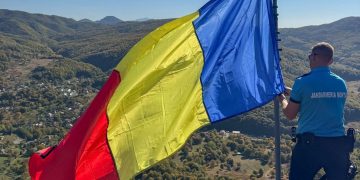 23 de ani de Jandarmerie Montană în Maramureș – Drapelul național, arborat la Pietrele Șoimului