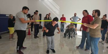 Tineri cu nevoi speciale, studenți și voluntari, împreună la Esperando