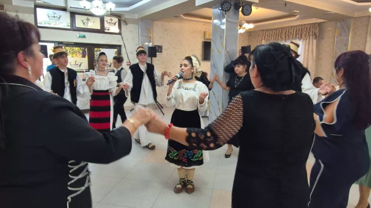 Teodora Dănțăușa, alături de seniorii din Baia Mare de Ziua Pensionarilor