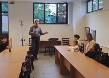 Șah pentru elevii din Baia Mare. Un nou cerc dedicat copiilor, deschis la Biblioteca „Petre Dulfu”