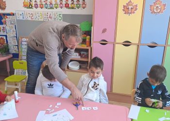 Cum învață să citească elevii dintr-o școală-pilot din Maramureș. Primele rezultate, analizate la Șomcuta Mare