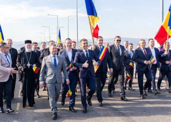 Un pod spre viitor și prea multe priviri întoarse spre trecut!