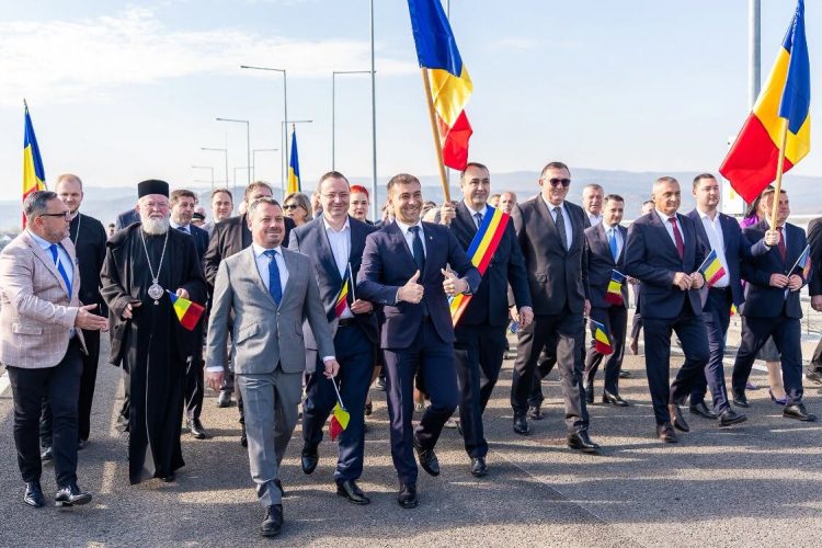 Un pod spre viitor și prea multe priviri întoarse spre trecut!