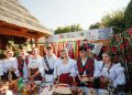 „Nuntă în sat”, sărbătoare românească în dreapta Tisei. Tradițiile strămoșești, readuse la viață de tânăra generație