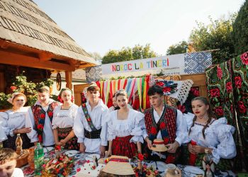 „Nuntă în sat”, sărbătoare românească în dreapta Tisei. Tradițiile strămoșești, readuse la viață de tânăra generație