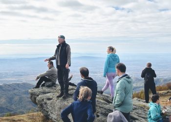 Toamna pe Vârful Igniș. Zeci de iubitori ai naturii au sărbătorit geodiversitatea Maramureșului