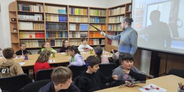 Povestea pistolului, descoperită de elevii din Baia Mare. O lecție de istorie altfel, la muzeu