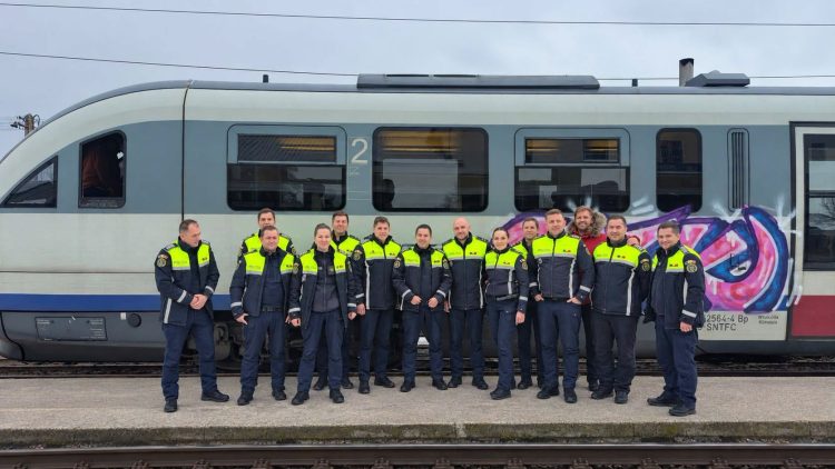 Polițiștii care veghează asupra călătorilor. Cine sunt oamenii din spatele siguranței în gări și aeroporturi?